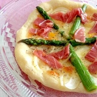 Italian☆アスパラと生ハムのモチモチピザ